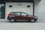 Volvo V60 D3 Cross Country 2015 года (UK)